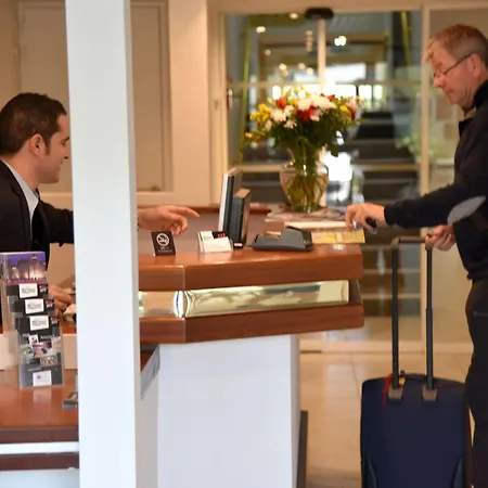 Hotel Brit Porte D'espagne 3*