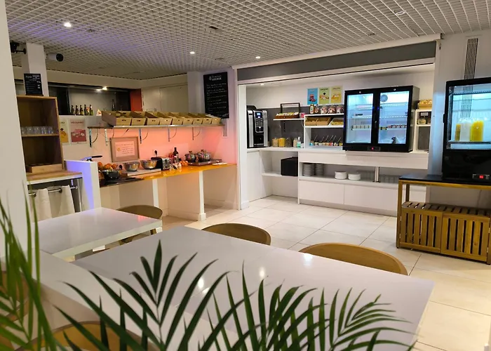 Hotel Brit Porte D'espagne 3*