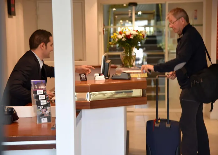 Hotel Brit Porte D'espagne 3*