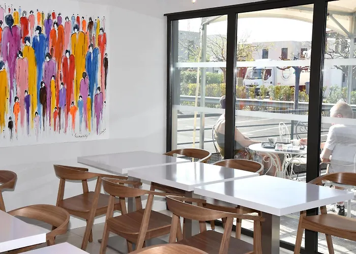 Hotel Brit Porte D'espagne 3*